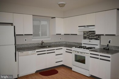 31 Jeremy Dr, Dayton, NJ 08810 - photo 4