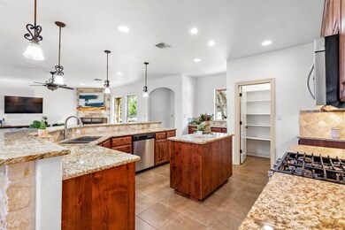 Kitchen with appliances with stainless steel fini
