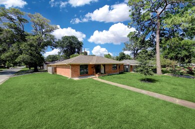 1050 W 30th St, Houston, TX 77018 - photo 4