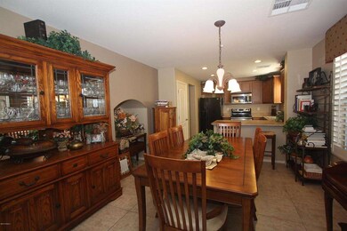 Dining & Kitchen