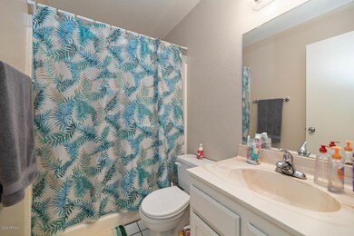 2119 E Kirkland Ln-large-013-012-Master
