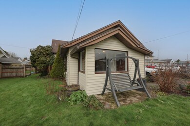 1908 10th St, Tillamook, OR 97141-05
