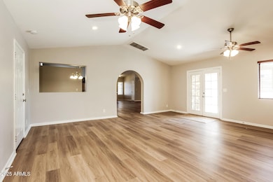 3-photo-Living-Room-36217eb4-d2b0-4262-a