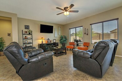 6536 W Congressional Way-large-006-5-Liv