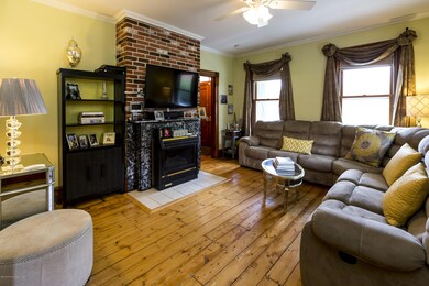 09_08_Living Room