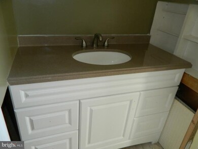 1167 Foxwood Ln, Essex, MD 21221 - photo 2