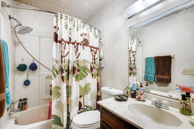 58655867 Forest Hills Columbus-large-008