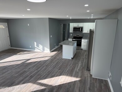 4517 Dover Rd, Louisville, KY 40216 - photo 7