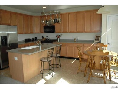 1815 Emerald Dr, Orefield, PA 18069 - photo 4