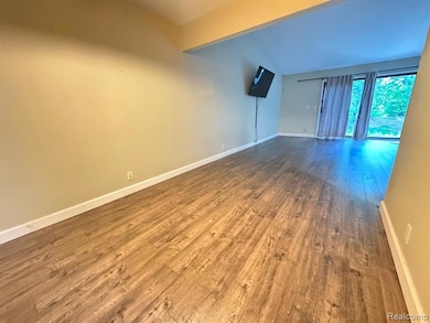 3152 Lindenwood Dr unit 150, Dearborn, MI 48120 - photo 7