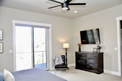 38-Masterbedroom7