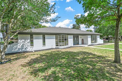 520 Holder Dr, Hurst, TX 76053 - photo 4