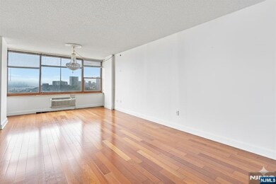 Palisades unit 1610, Fort Lee, NJ 07024 - photo 4