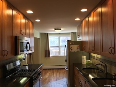 81 Kearsing Pkwy unit B, Monsey, NY 10952 - photo 2