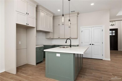 1004 Broken Arrow Dr, Alamo, TX 78516 - photo 4