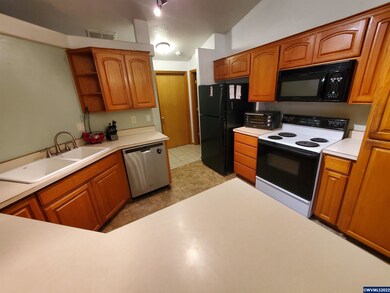 520 Fir St, Lyons, OR 97358 - photo 4