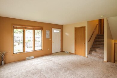 890 Valley View Dr, Cedar Rapids, IA 52403 - photo 7