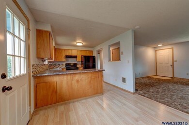 1218 SW Bryson St, Dallas, OR 97338 - photo 5