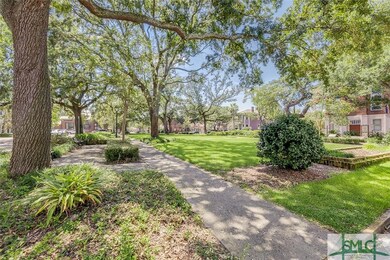 Lovely Greene Square, 1/2 blk from condo