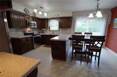 7433 Franks Dr, Bath, PA 18014 - photo 3