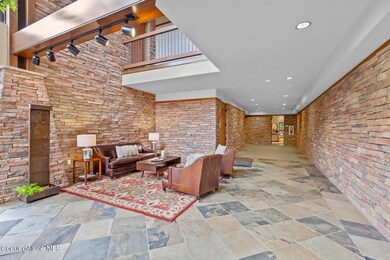 Ridgepointe 402