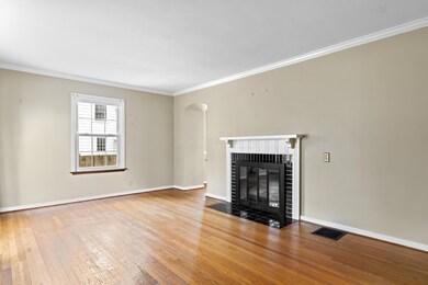 384 Fallis Road-6.jpg-FULL