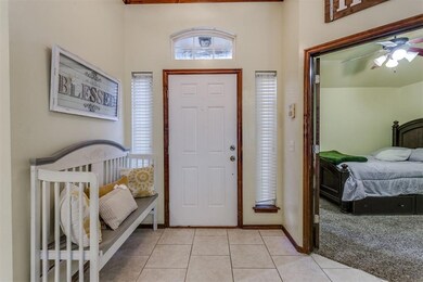Tiled entrance foyer with ceiling fan