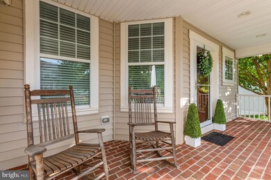 16465 Chattanooga Ln, Woodbridge, VA 22191 - photo 2