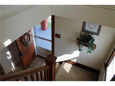 Entry/Foyer.