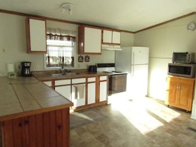 11 Dublin St, Gorham, NH 03581 - photo 6