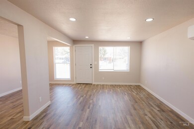 840 S 12th E, Mountain Home, ID 83647 - photo 4