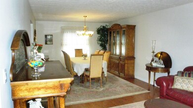 871 Cummington Rd, Columbus, OH 43213 - photo 7