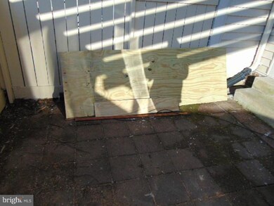 9335 Sparrow Valley Dr, Montgomery Village, MD 20886 - photo 2