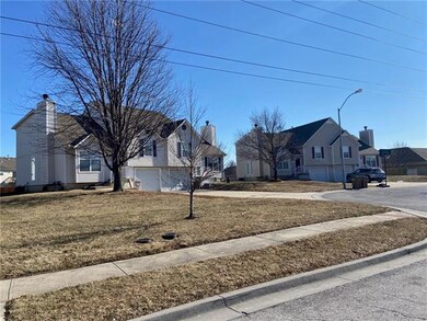 308 E Walnut St, Raymore, MO 64083 - photo 4