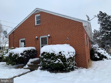 511 Thompson St, Strasburg, VA 22657 - photo 2