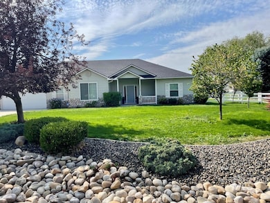 7825 S Chisum Way, Meridian, ID 83642 - photo 2