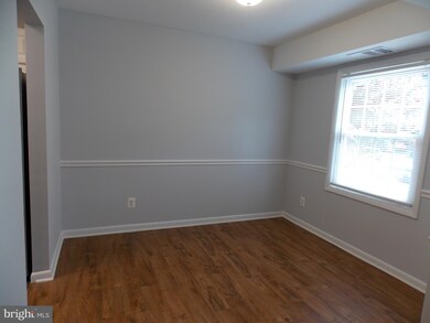 3890 Lyndhurst Dr unit 201, Fairfax, VA 22031 - photo 5