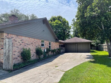 Long drive way to the garage