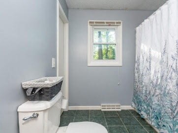 Upstairs full bath