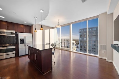 Center Pointe Greensboro unit 1404, Greensboro, NC 27401 - photo 2