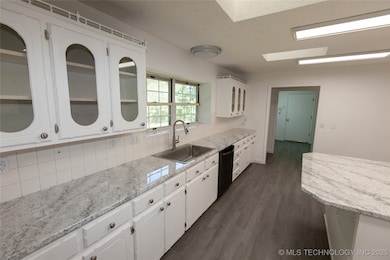 Center isle kitchen.