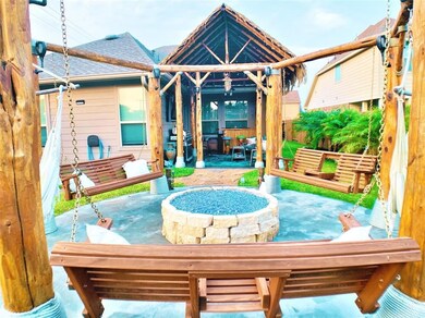 1517 Layne St, Alvin, TX 77511 - photo 2