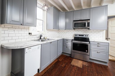 795 Mohawk St-4