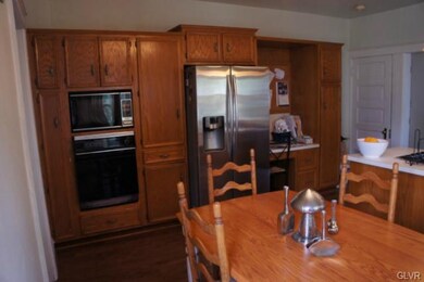 438 E Laurel St, Bethlehem, PA 18018 - photo 4