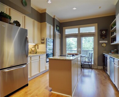 Kitchen has cooktop in the island, stainless steel