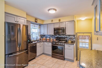 05_17LongviewRoad_5_Kitchen_HiRes