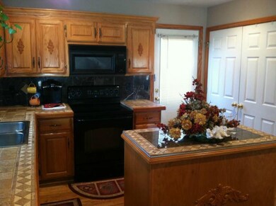 1014 Camelot Dr, Raymore, MO 64083 - photo 7