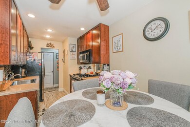 17 Gadsen Place unit 1F, Staten Island, NY 10314 - photo 7