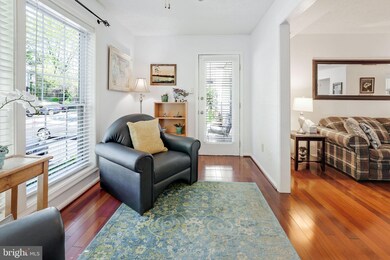 9929 Oakton Terrace Rd, Oakton, VA 22124 - photo 7