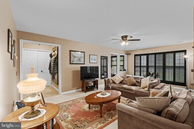 8203 Crossbrook Ct unit 201, Lorton, VA 22079 - photo 4